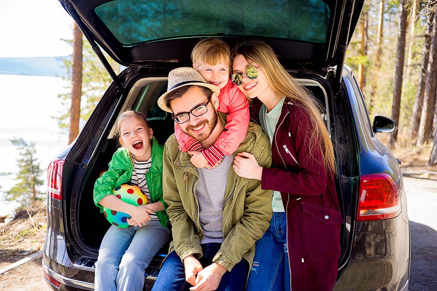 Header - Happy Family On Road Trip